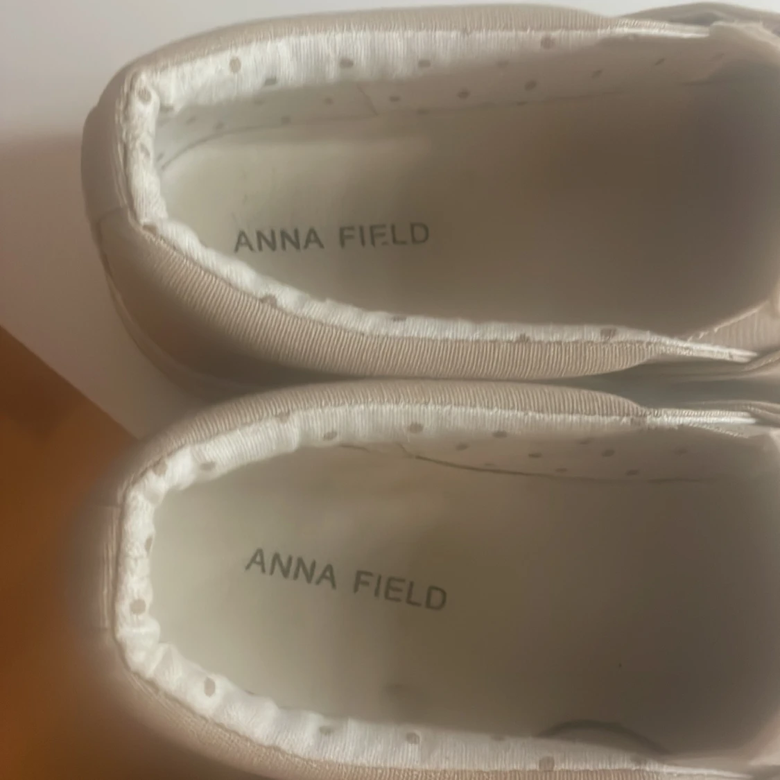 Jätte snygga beiga skor! - 90