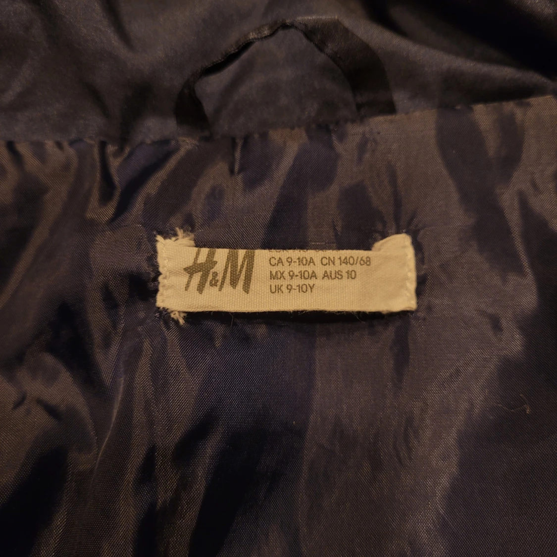 Mörkblå dunjacka från H&M - 90