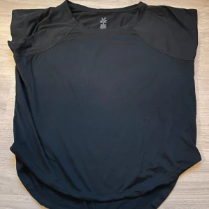 SOC träningströja  - SOC träningströja från Stadium, Mycket bra skick   & Storlek S