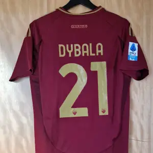 Paulo Dybala Roma repIika fotbollströja 24-25. Helt ny med tag.   Storlek: Small