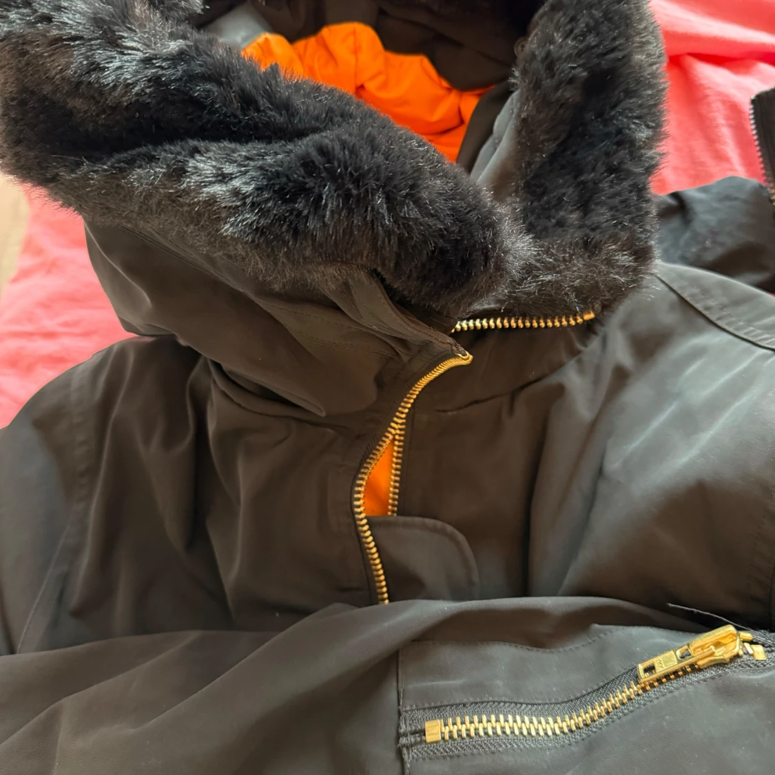 Svart parkajacka med fuskpäls från Whyred - 90