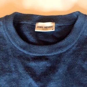 Merinoull tröja - Tröja i merino från john henric i storlek S. Använd men bra skick o inga defekter.