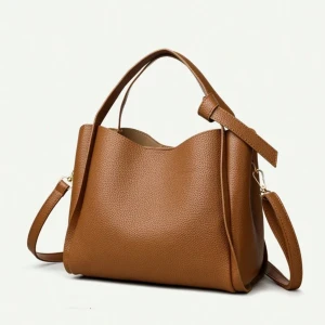 Väska  - Såå fin väska! Helt perfekt färg för hösten och rymlig och bra💓💓