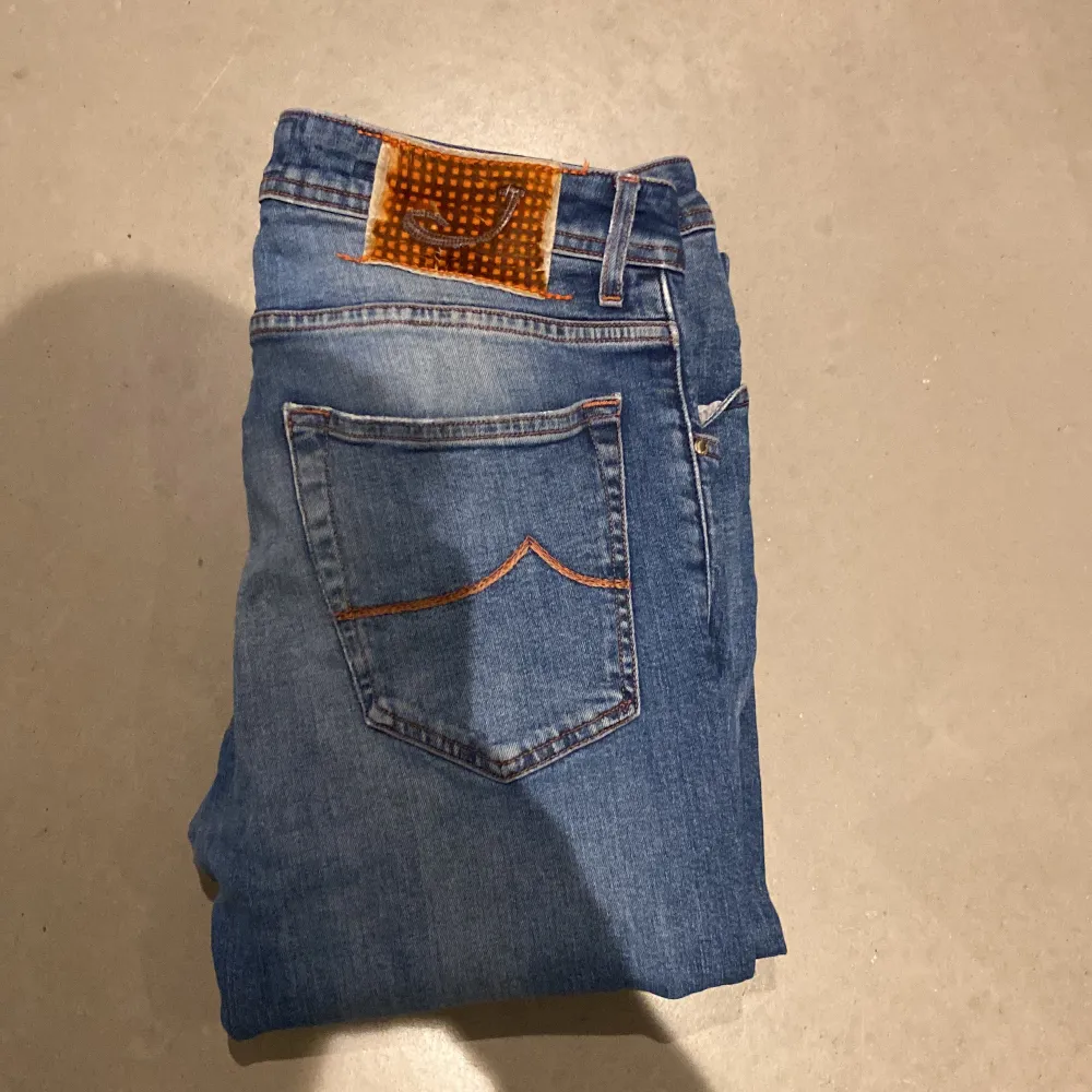 Säljer nu mina otroligt snygga Jacob Cohen jeans som är i den populära modellen, 622. Byxorna är i nyskick, 9/10. Storlek 33. Tveka inte på att höra av dig vid minsta fundering. Jeans & Byxor.