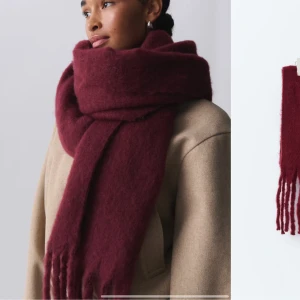 Vinröd halsduk - Supermysig och chunky vinröd halsduk som är perfekt för kalla dagar. Den är riktigt mjuk och ger en skön känsla runt halsen. Perfekt för att hålla värmen under höst och vinter. Prislapp kvar!