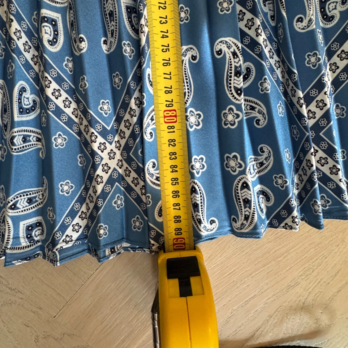 Blå mönstrad klänning från Sandro - 93