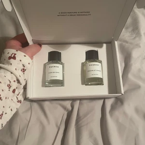 Parfymset från Essnce - Säljer ett   parfymset från Essnce med två dofter: 'High on Chai' och 'Chocolat Chaud'.  50 ml i båda,helt oanvända. 185kr styck ! 