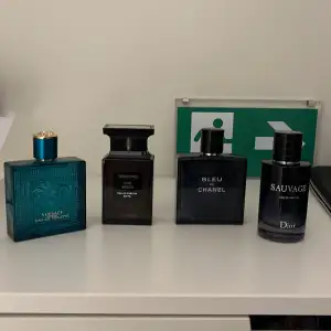 Säljer oanvända delar av min parfym Kollection. Dior savage, Blue de chanel, Verace eros och Tom ford wood alla är 100ml  Alla köpta för runt ett år sen, 95% kvar av alla.  Sauvage 1100kr Chanel de blue 900kr Eros 600kr Tom Ford our wood 1600kr 3700kr för alla