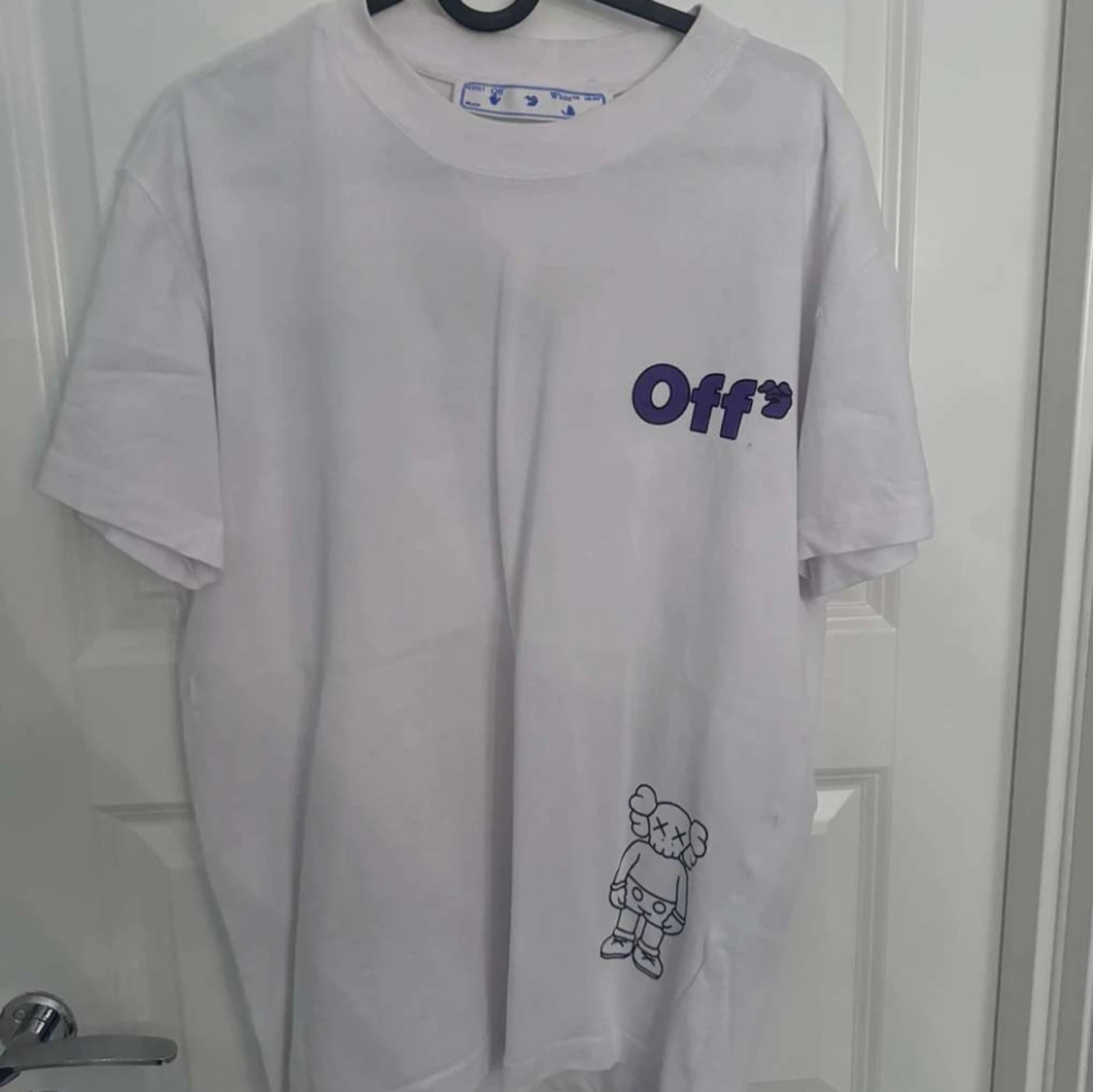 Vit t-shirt med tryck från Off-White