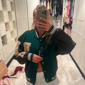 Aelfric Eden jacka ny - Superfin och endast använd en gång så är som ny❤️ kostade ca 100 dollar ny, skriv om du har någora frågor❤️