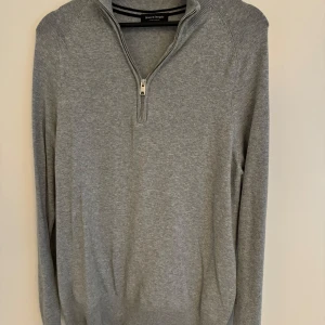 Bruun & stengade - Bruun & stengade Storlek:Medium  Skick:8,5/10 Pris:200kr Ny pris 1200kr  Köparen står för eventuell frakt 