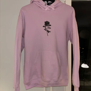 Rosa Tjocktröja  - Skick-8/10 ordinarie pris-500