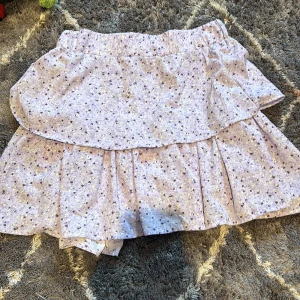 Fin lila kjol - 40cm, Aldrig andvänt🥰