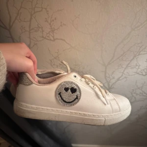 Sneakers  - Köptes för något år sedan, använda en del men söta. 