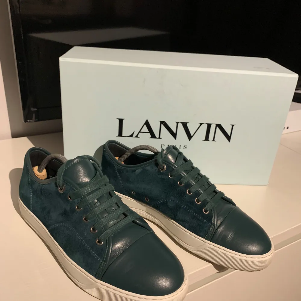 Lanvin cap toe Storlek uk6  Skick 9/10  Allt og kommer med så som extra snören, dustbags och låda. Mockan är ej förstörd!  Mvh Theo . Skor.