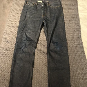 Acne Studios Blå Konst Jeans - Passform är 29/30 midja, 32 längd. Använder inte alls! Om ni har frågor är det bara att säga till!