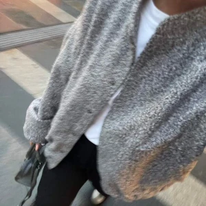 Bomberjacka  - Säljer denna varma bomberjacka💕 Storlek L men passar S/M