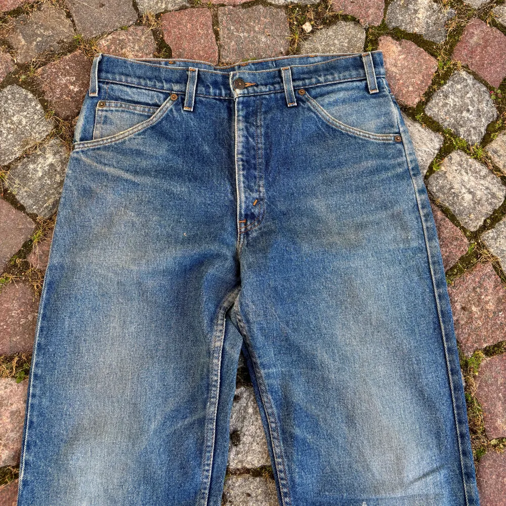 Storleken är troligtvis W29 L34  Äldre sällsynta Orange Tab Levi’s jeans  Mått sista bild. Jeans & Byxor.