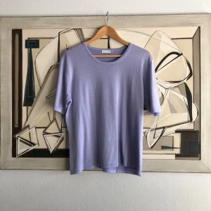 Syrenlila topp Micha  - En superfin syrenlila topp i från Micha. Perfekt skick! Strl XL 53 % bomull och 47% viskos 