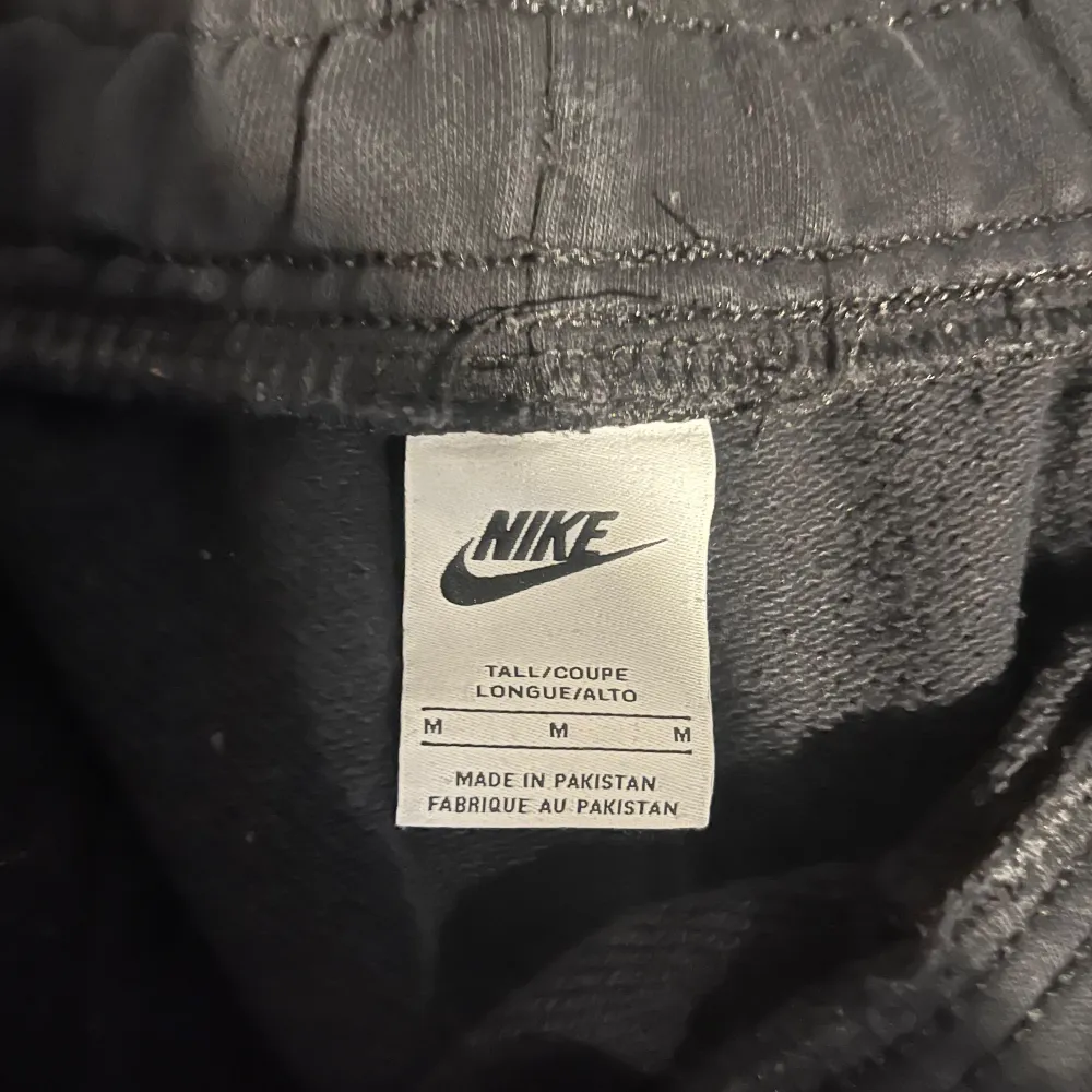 Ett par Nike shorts jag inte har användning längre och söker en ny ägare. Nypris 600kr mitt pris 200k. Hör av vid intresse . Shorts.