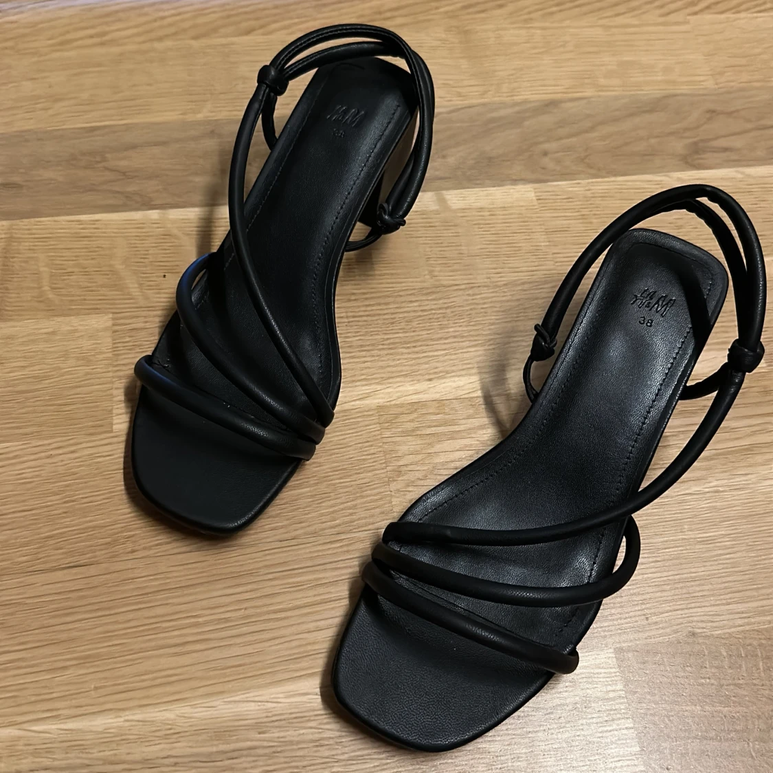 Svarta sandaler med klack - 90