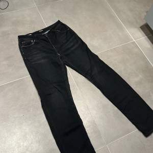 Snygga Jack & jones jeans! Väldigt Grish inför vintern. Storlek 29/32, De är väldigt sköna och har en väldigt bra passform. Kom privat för mer frågor och funderingar. 29/32