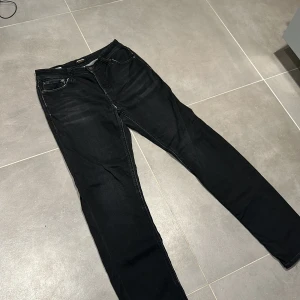 Jack & jones jeans - Snygga Jack & jones jeans! Väldigt Grish inför vintern. Storlek 29/32, De är väldigt sköna och har en väldigt bra passform. Kom privat för mer frågor och funderingar. 29/32