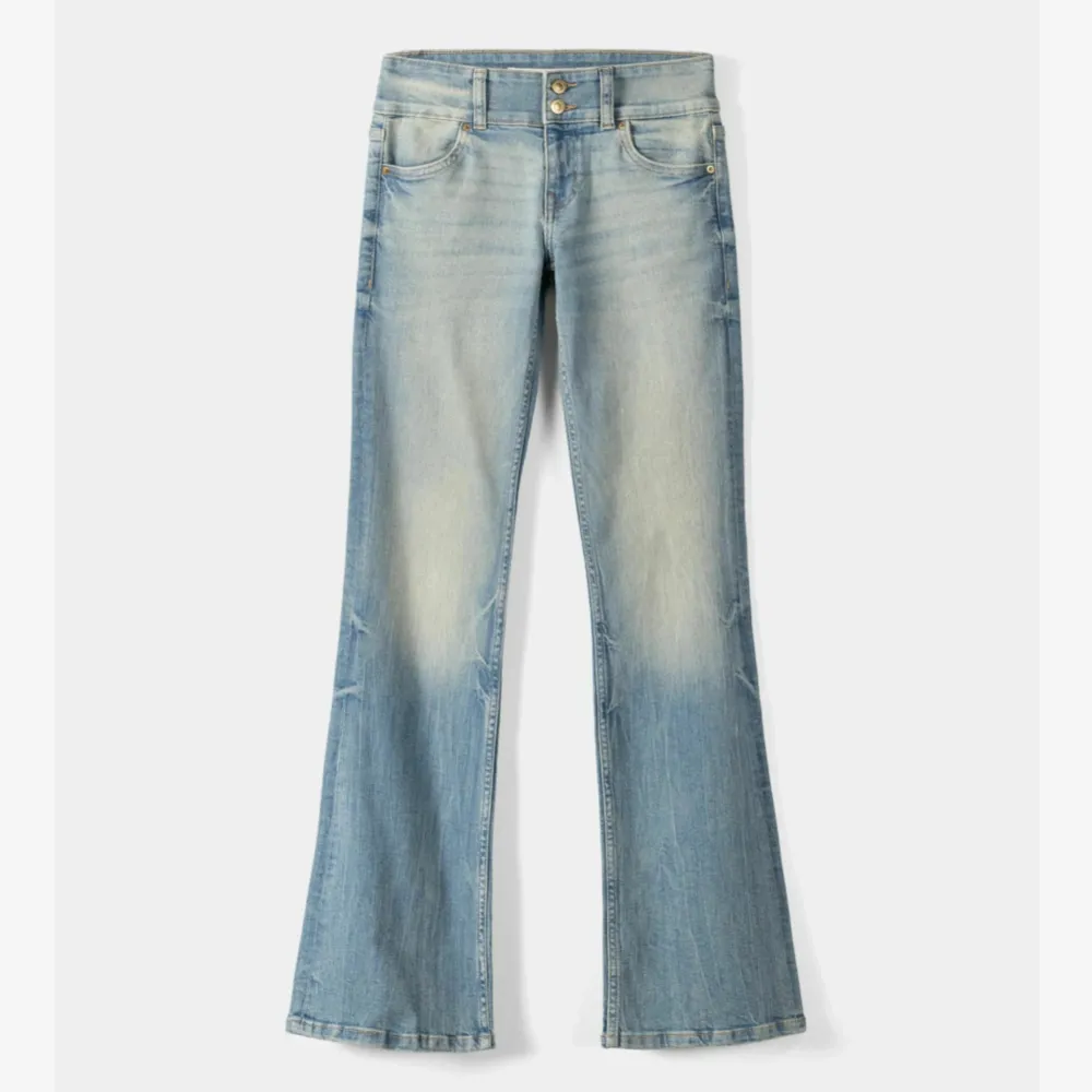 Super fina, inte alls så använda, jeans från bershka men köpta från zalando. Sitter så fint!!! Köpta för 429kr. Jeans & Byxor.