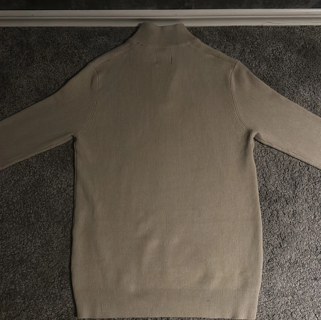 Beige ribbad tröja med dragkedja - 92