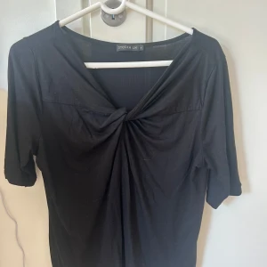 Svart topp - Svart topp som är använd få gånger