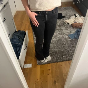 Low waist bootcutjeans - Gina tricot low waist bootcutjeans i storlek 34🫶🏻