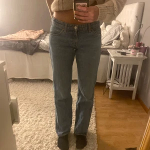 Arrow low straight jeans - Uppsprättade sömmar längst nere för att göra dem längre W27, L32
