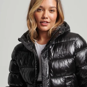 Vinterjacka❤️ - Säljer denna superfina vinter jackan som knappt är navens och i super bra skick!! Den sitter hur fint som helst och är super varmt🥰🥰 