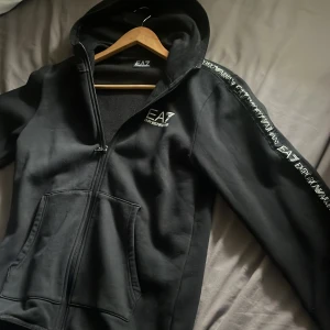 Ea7 tröja - Bra skick 