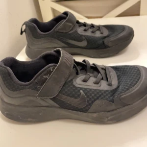 Nike skor - De är för små