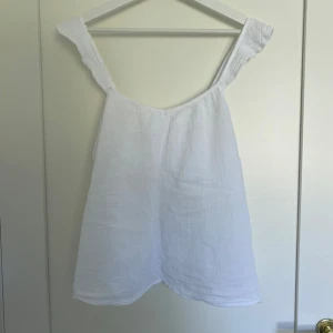 Mango linne - Jättefina toppen från mango som är perfekt för sommaren. Kommer ej till användning