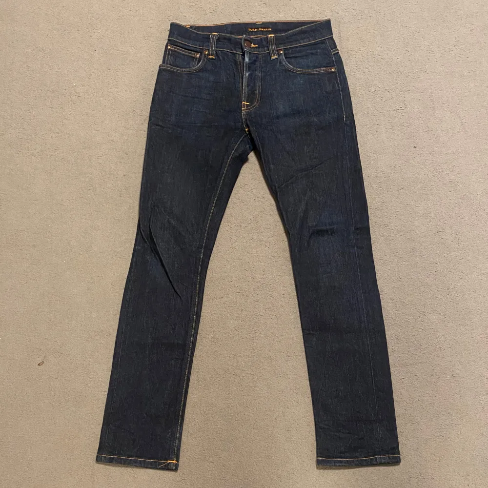 Nudie jeans | 30/30 | Modell Grim Tim | Slim fit | Oanvända 10/10 | Hör av dig vid frågor! . Jeans & Byxor.