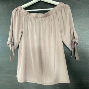 Blus - Jättefin blus i stl xs, nyskick. 
