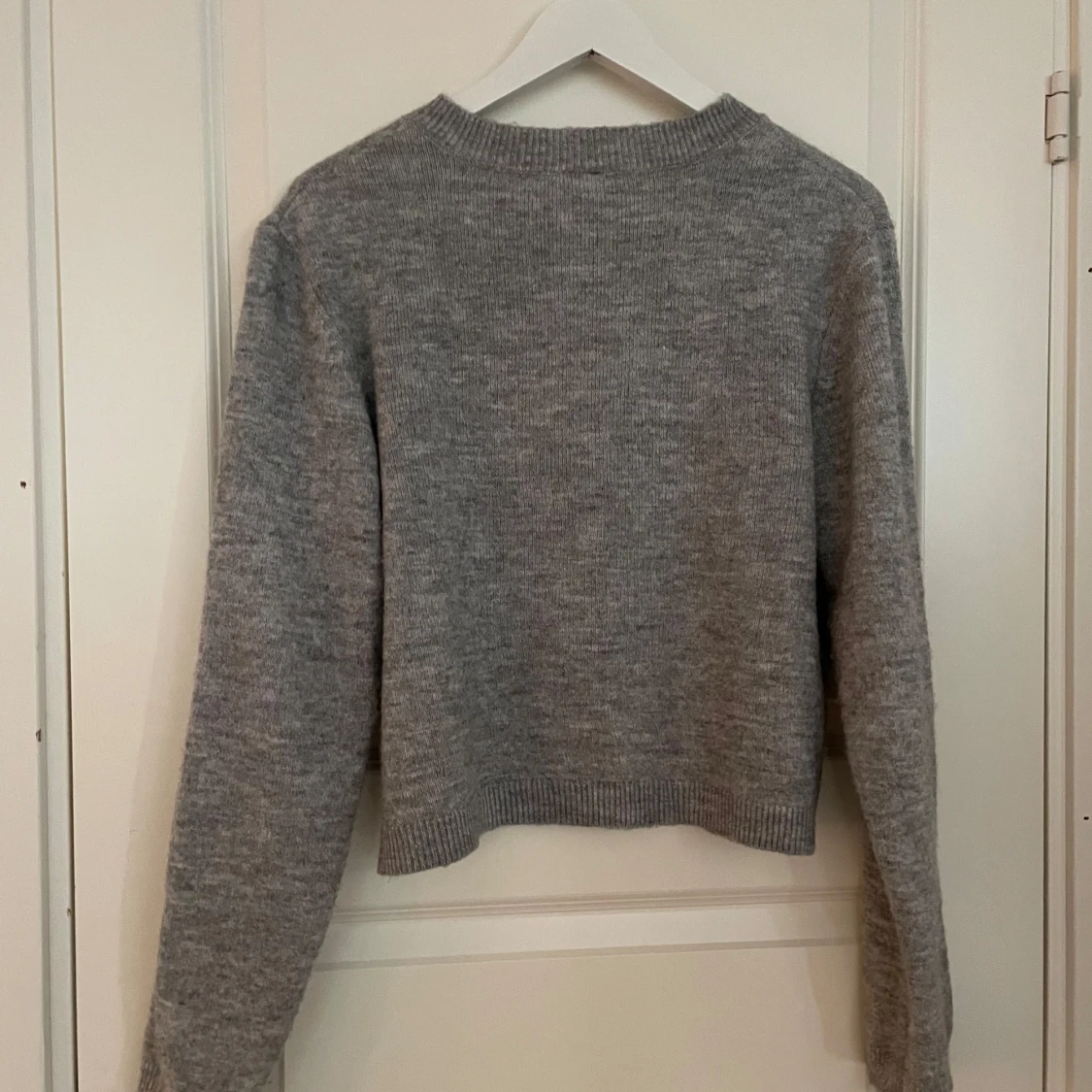Grå stickad kofta - 1