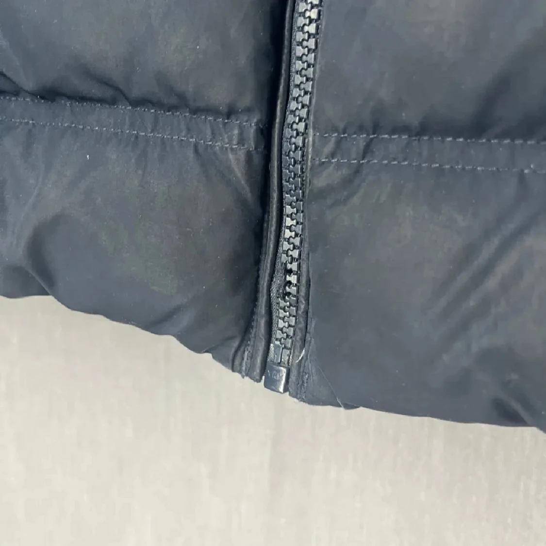 Svart pufferjacka från GANT - 3