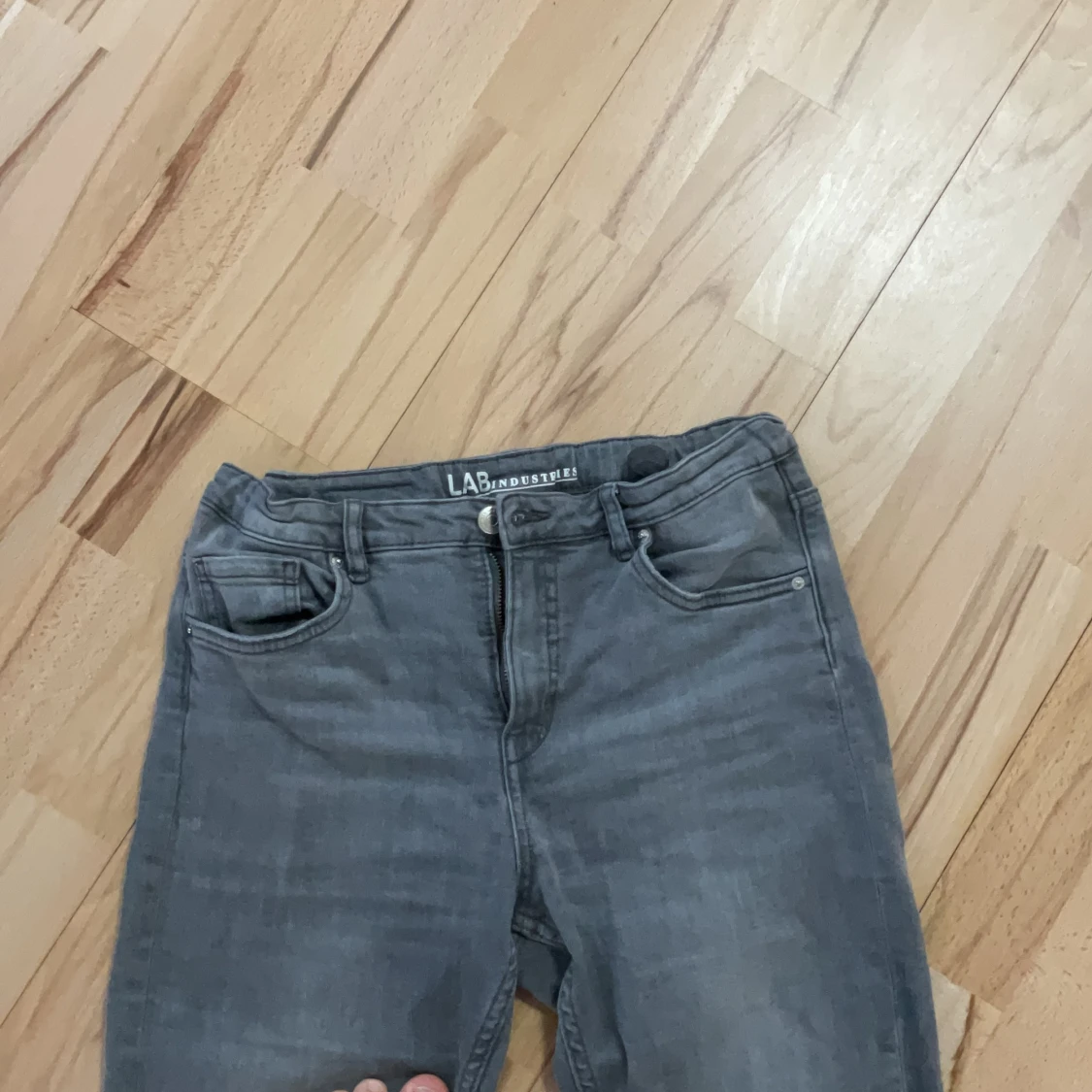 Grå jeansbyxor från LAB Industries - 1