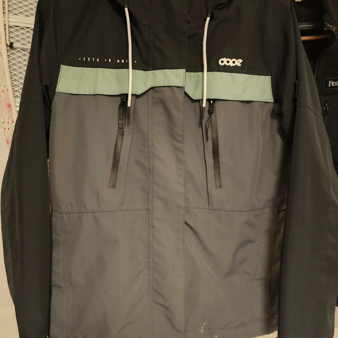 Svart och grå jacka från Dope