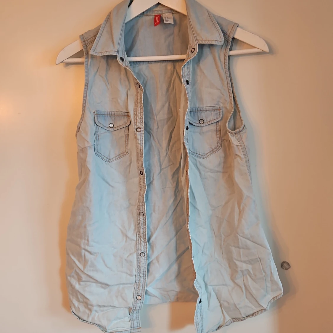Ljusblå jeansväst från H&M
