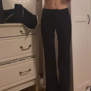 Kostymbyxor  - Kostymbyxor från stradivarius, köpta från zalando! Nya utan prislapp.