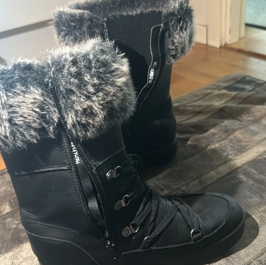 Svarta vinterboots med fuskpäls - 3