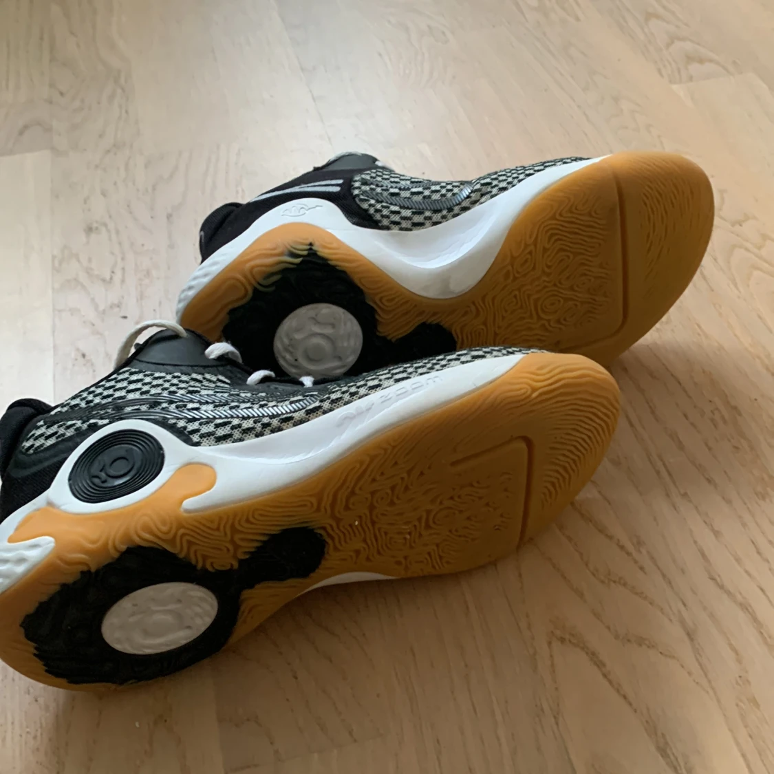 Svartvita Nike sneakers - 2