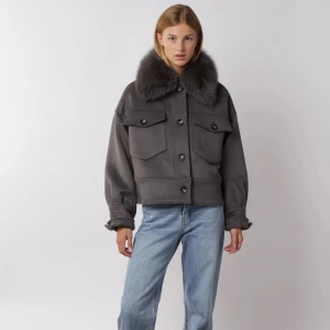 Grå meotine jacka  - Säljer min gråa meotine jacka i storlek s/m. Skickar gärna fler bilder om det önskas.