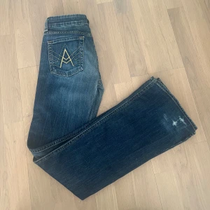 Low waist bootcut💘 - Riktigt lågmidjade vintage  jeans, märket är For All Mankinds.  Storlek 25💝💕💗💘 skriv till mig för mått!! Säljer för att de är för små för mig 