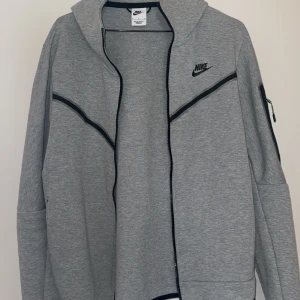 Nike Tech Fleece - Nike Tech Fleece Top, oanvänd storlek M
