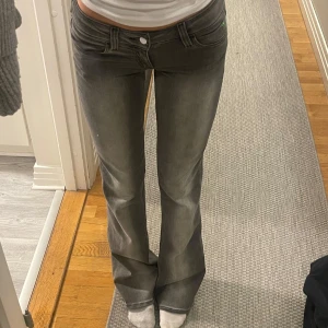 Cheap monday - Cheap monday jeans som är i storlek 29/34 💗som referens är jag 171cm